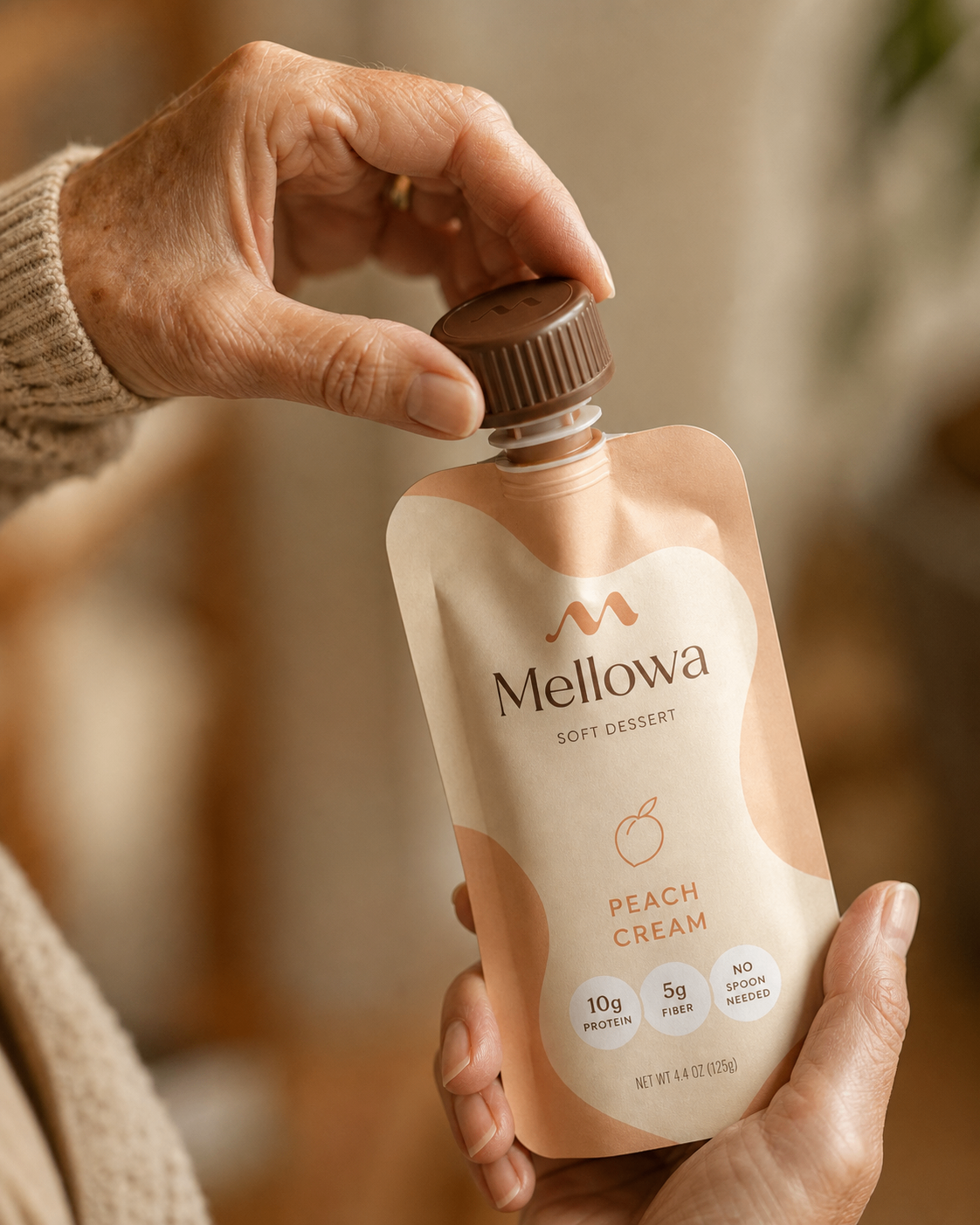 Close-up of the easy-grip Mellowa cap held in hand